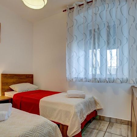 Apartment Laura With Terrace فودنيان المظهر الخارجي الصورة