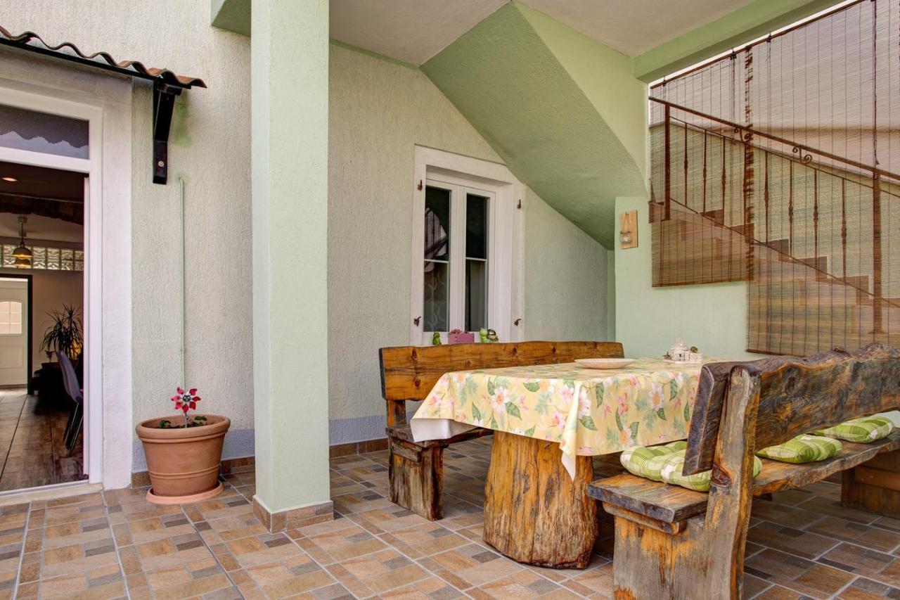 Apartment Laura With Terrace فودنيان المظهر الخارجي الصورة