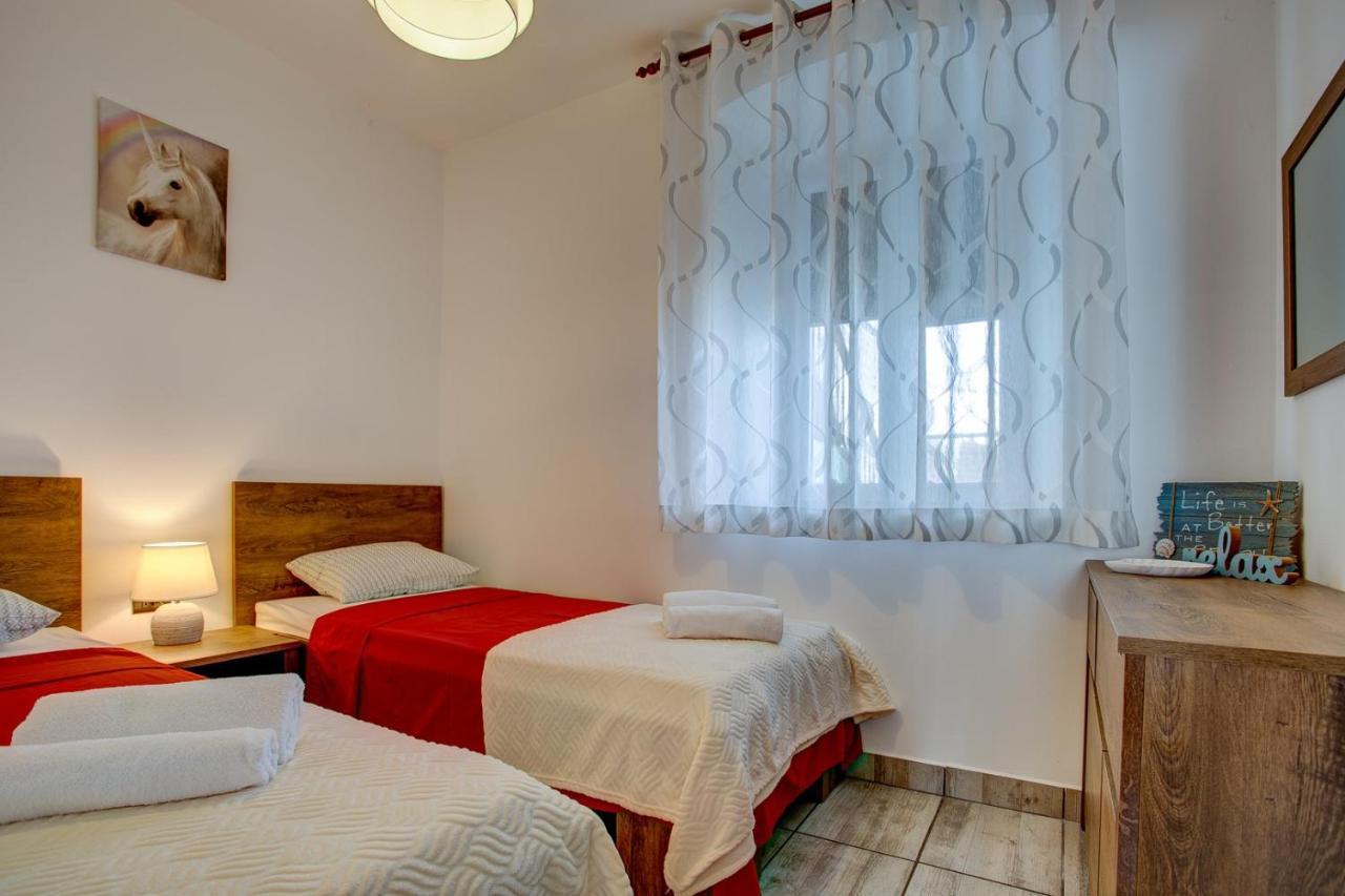 Apartment Laura With Terrace فودنيان المظهر الخارجي الصورة