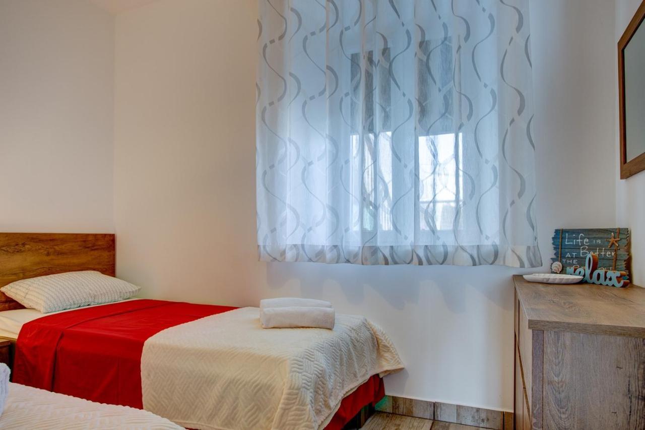 Apartment Laura With Terrace فودنيان المظهر الخارجي الصورة