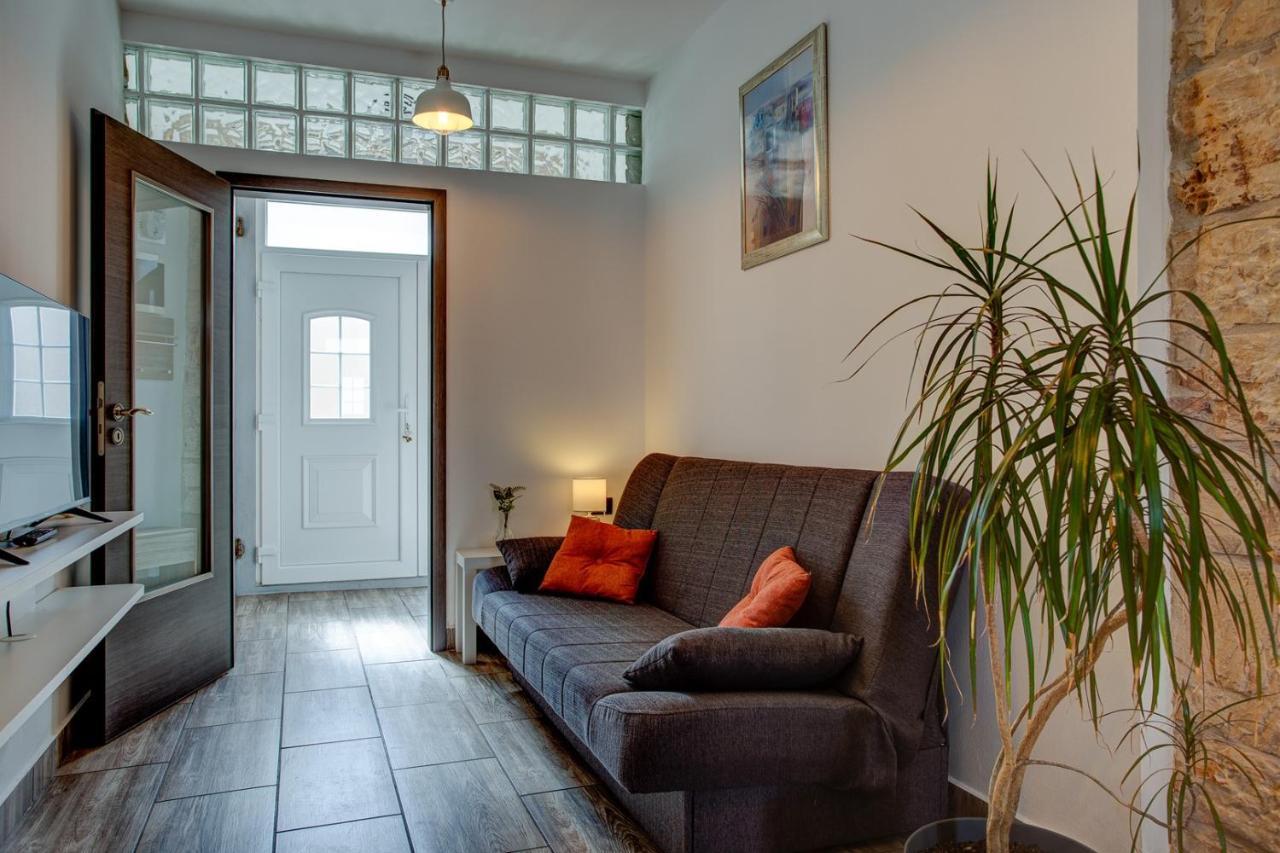 Apartment Laura With Terrace فودنيان المظهر الخارجي الصورة